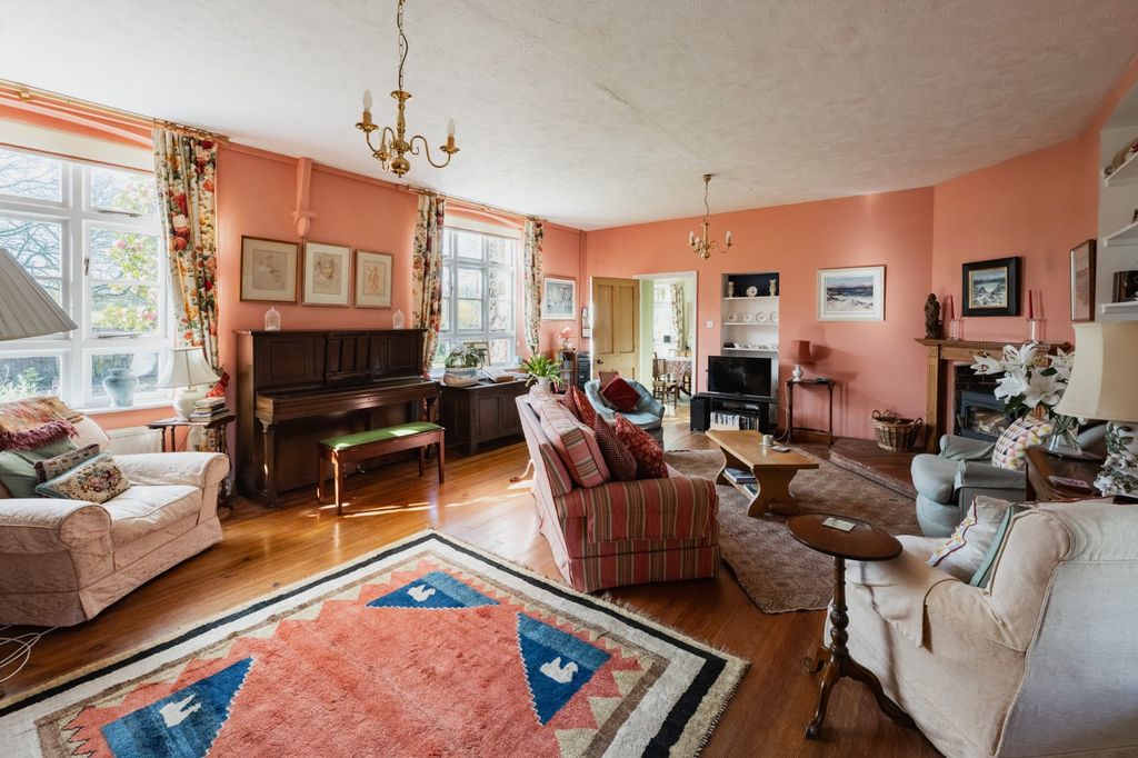 Property photo 2 of 27 Picture No. 13