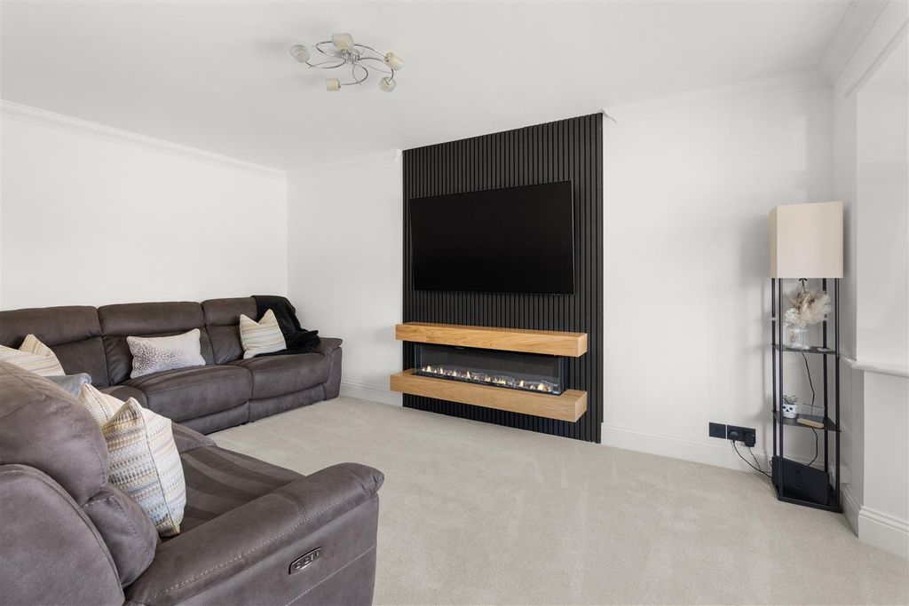 Property photo 2 of 30
