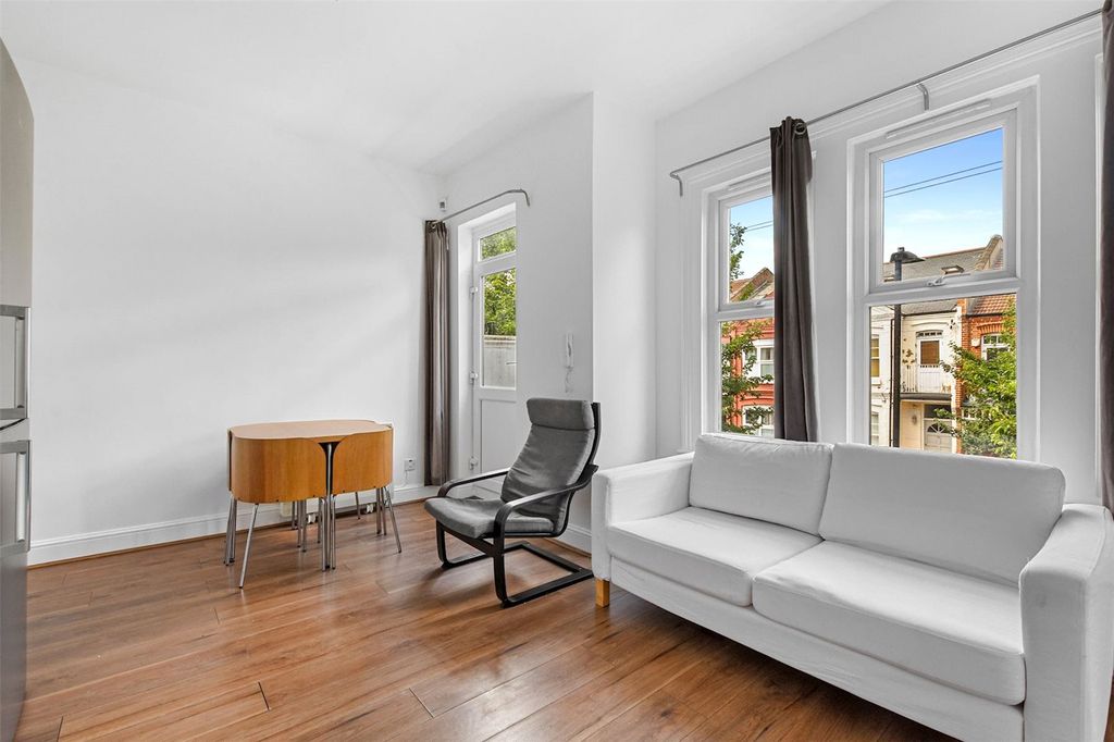 Property photo 2 of 12 Picture No. 27