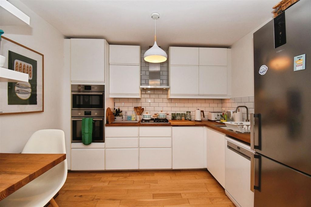 Property photo 2 of 14 7716A43E-U 20 20 2826 29.Jpg