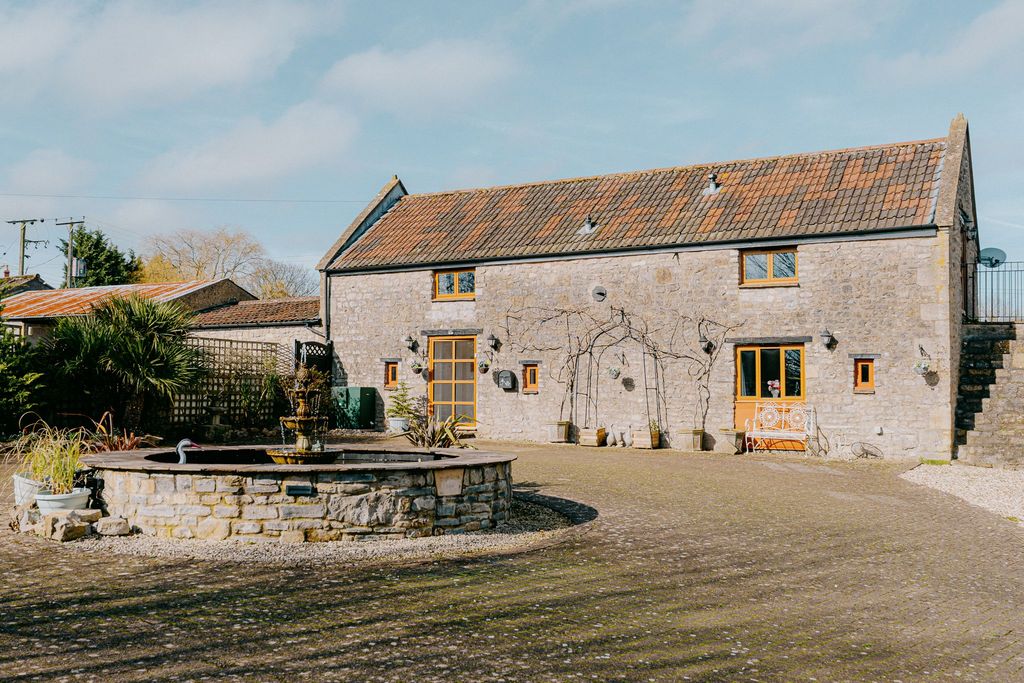 Property photo 3 of 23