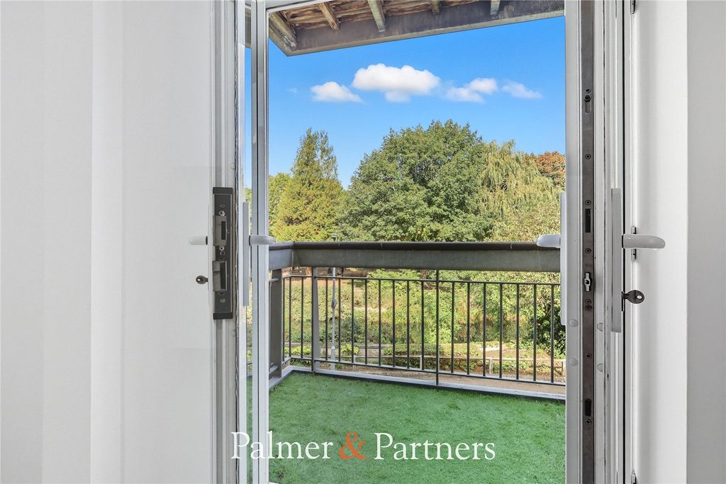 Property photo 2 of 24 Picture No. 23