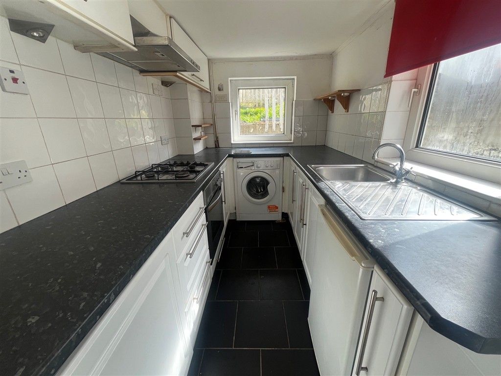 Property photo 3 of 12 Kitchen