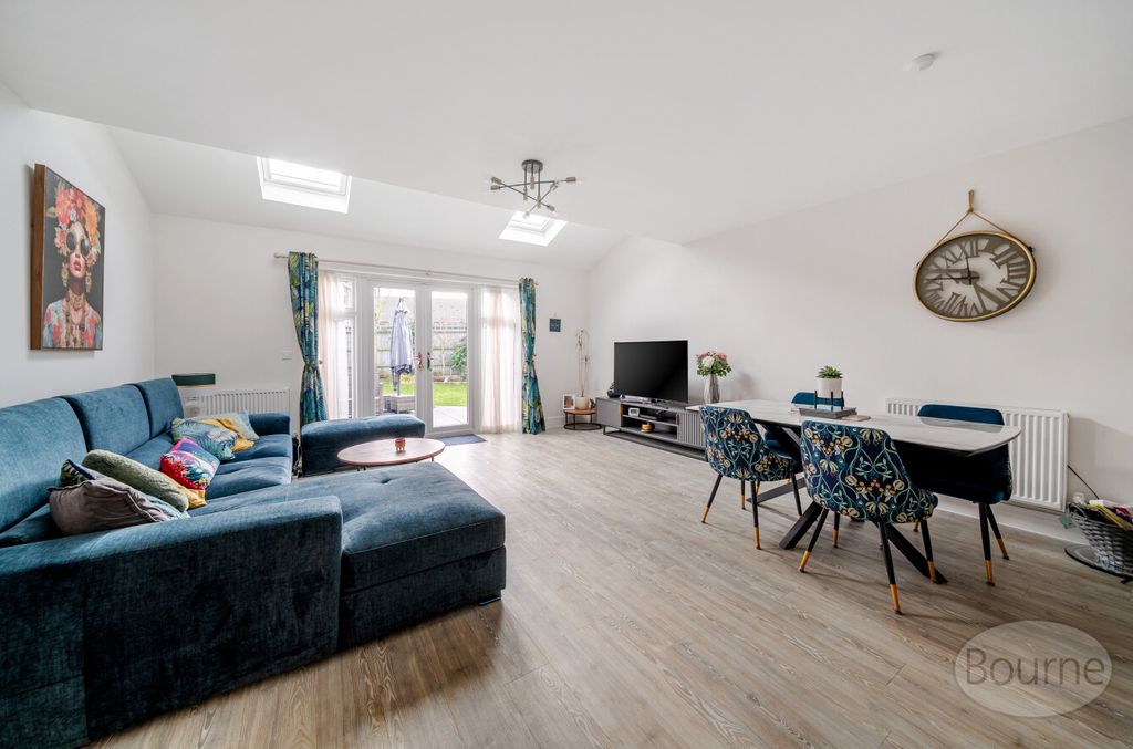 Property photo 3 of 11 0Af14A39-2E50-4E2...