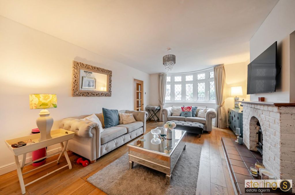 Property photo 3 of 20 26F446E6-Baca-43ce-B3A3-Ab65Cff0F4E2.Jpg