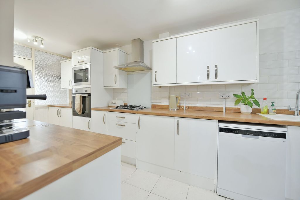 Property photo 2 of 29