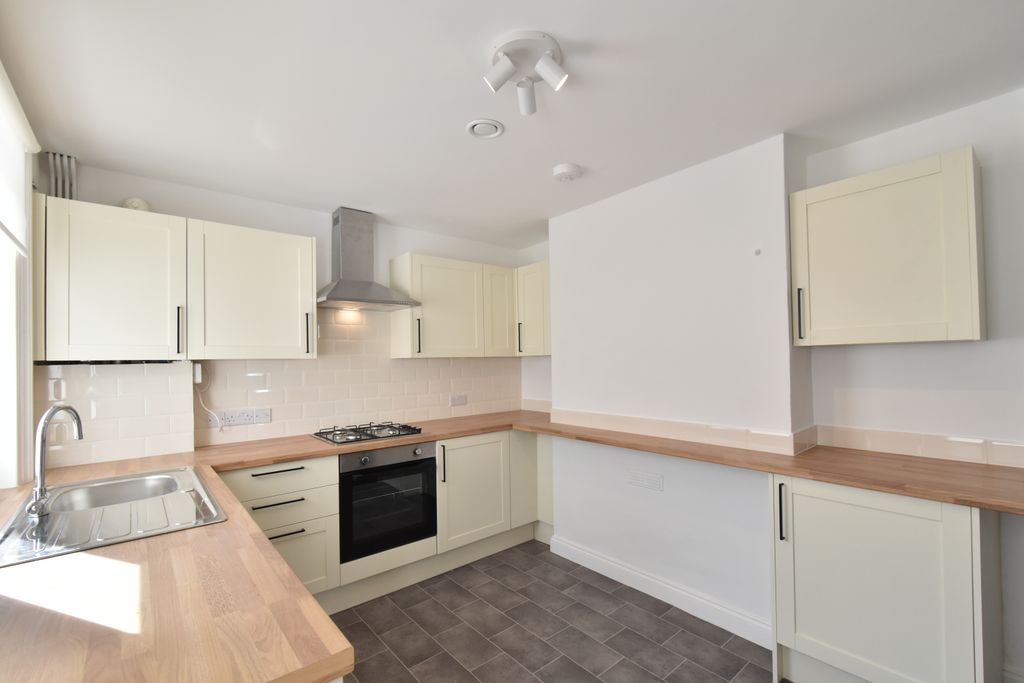 Property photo 2 of 11 Kitchen 1