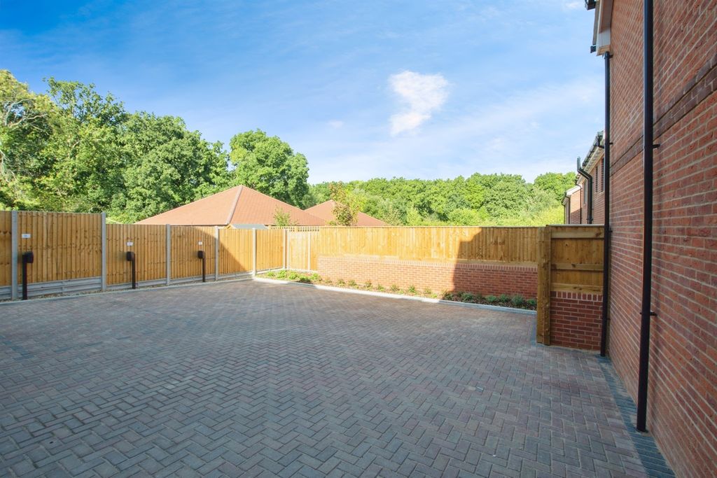 Property photo 3 of 8