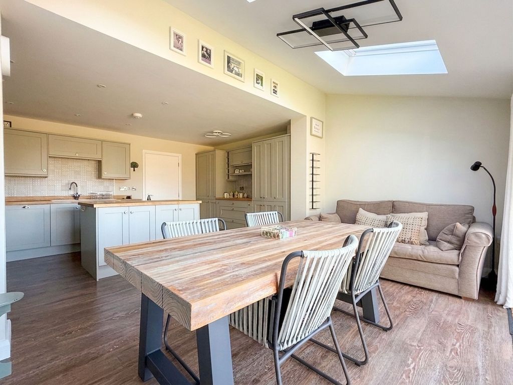 Property photo 3 of 26