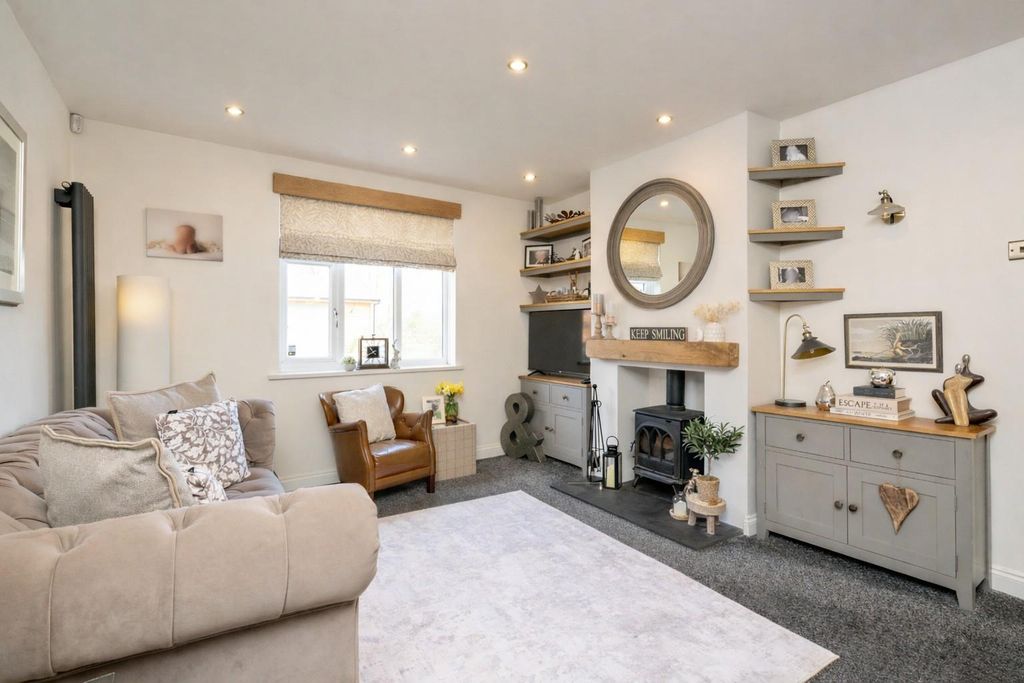 Property photo 2 of 19 1 Meadow Lane_6.Jpg