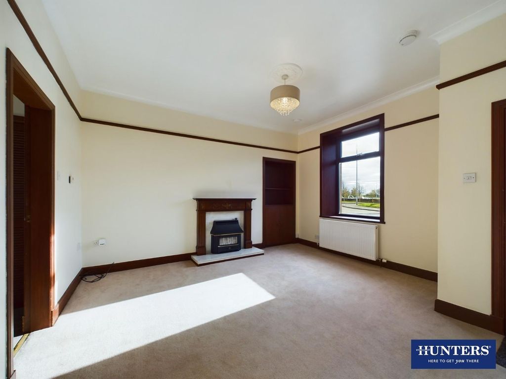 Property photo 3 of 12 Living Room