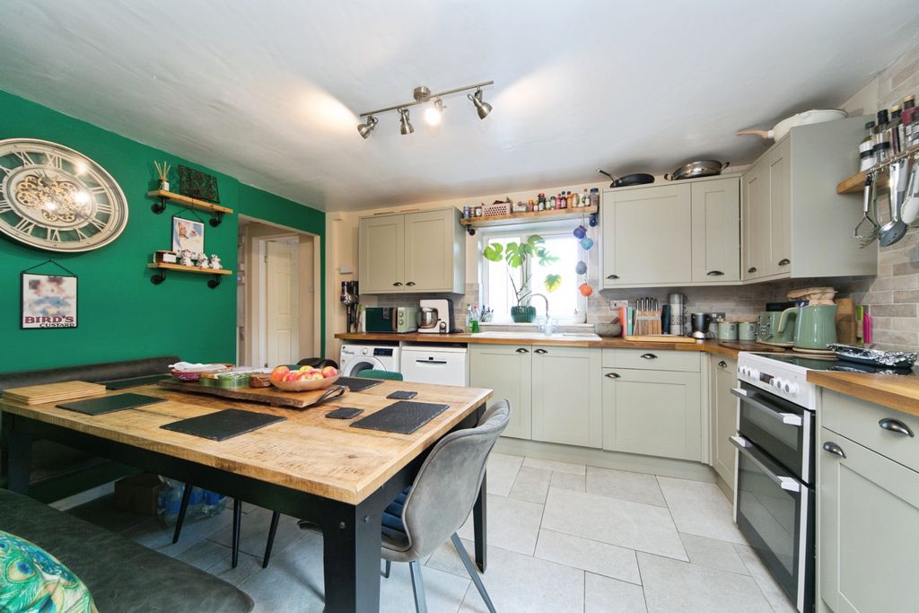 Property photo 3 of 14 Kitchen