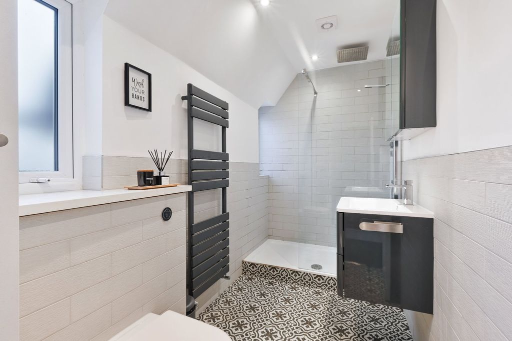 Additional image 5 of 2 bed flat for saleHigh Street, Old Oxted, Oxted RH8
