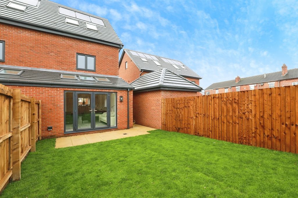 Property photo 2 of 18