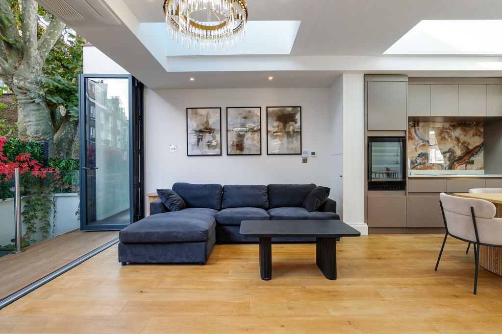 Property photo 3 of 14 Reception