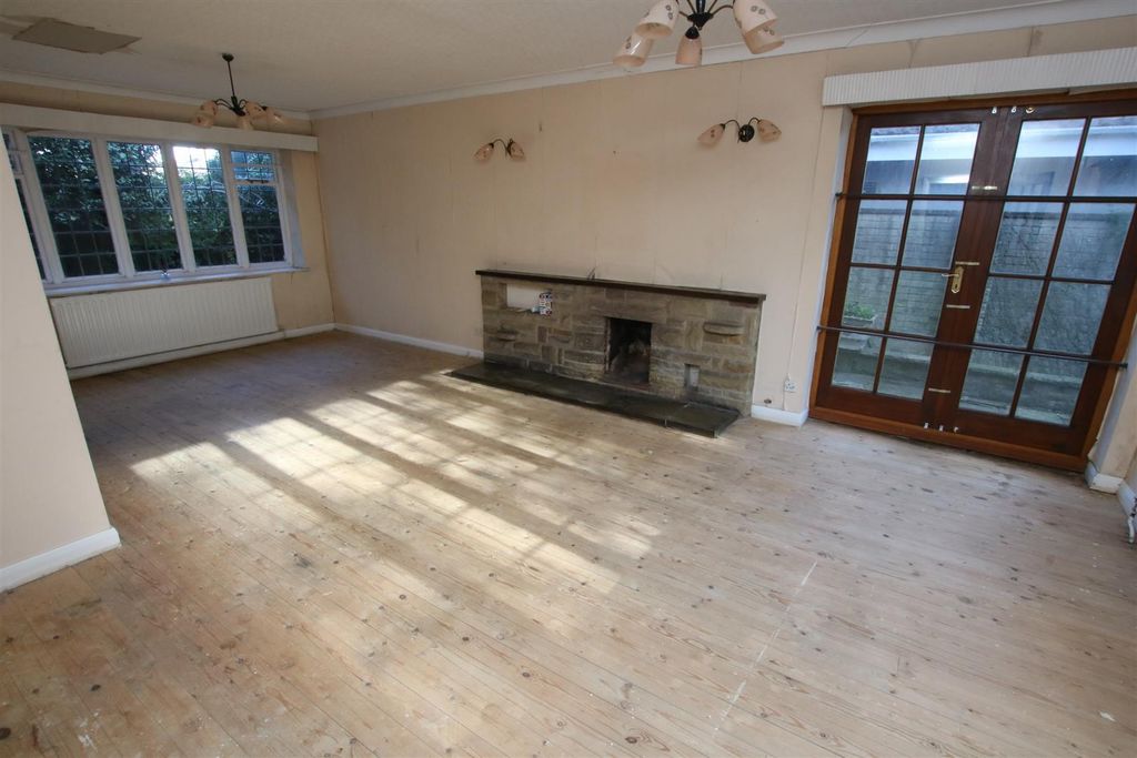 Property photo 3 of 15 Lounge