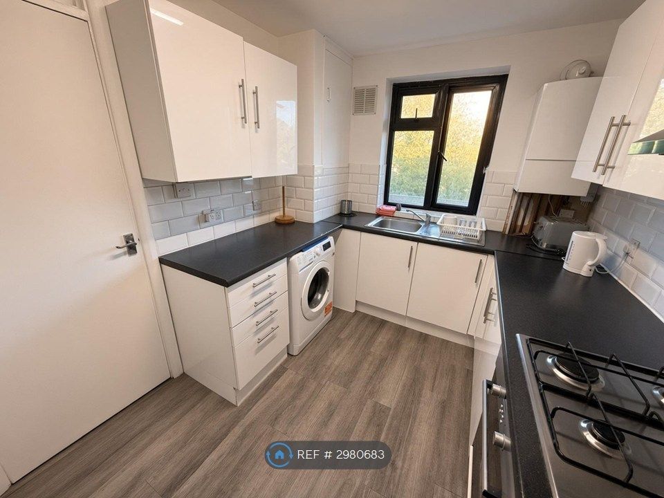 Property photo 3 of 8 Kitchen