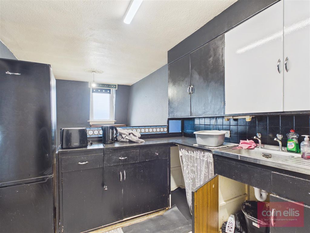 Property photo 2 of 16 Cam05075G0-Pr0324-Still010.Jpg