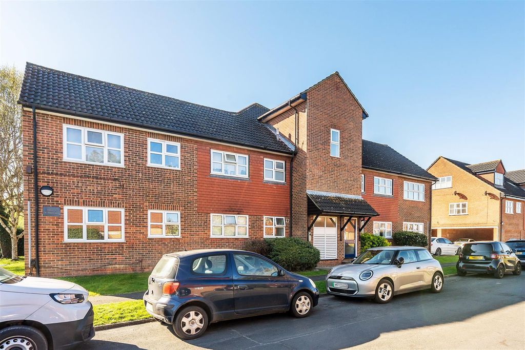 Property photo 1 of 18 7-St-James-Court-1.Jpg