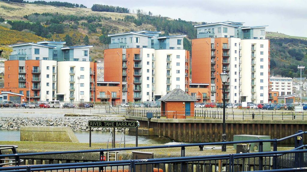 Property photo 1 of 9