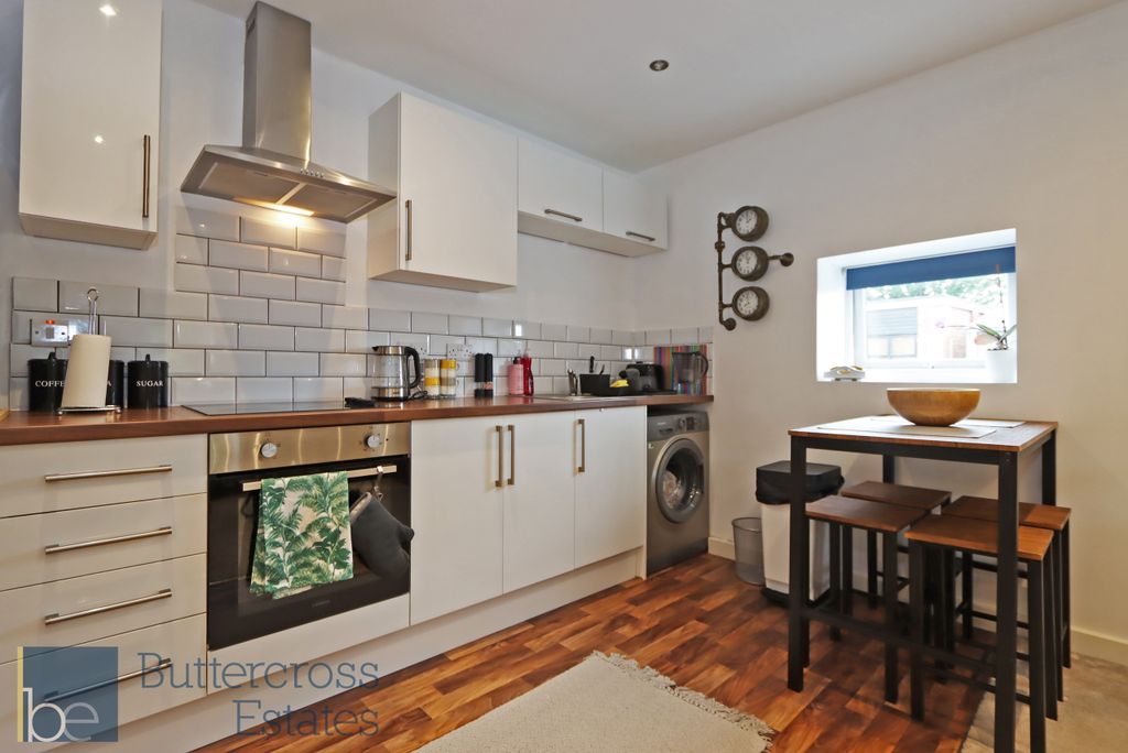 Property photo 3 of 11 Kitchen