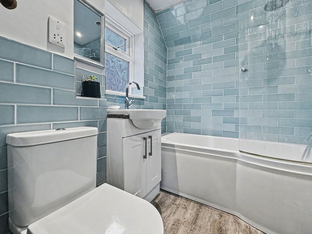 Property photo 2 of 27