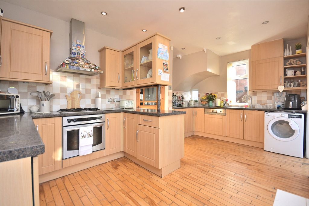 Property photo 2 of 19 Picture No. 11