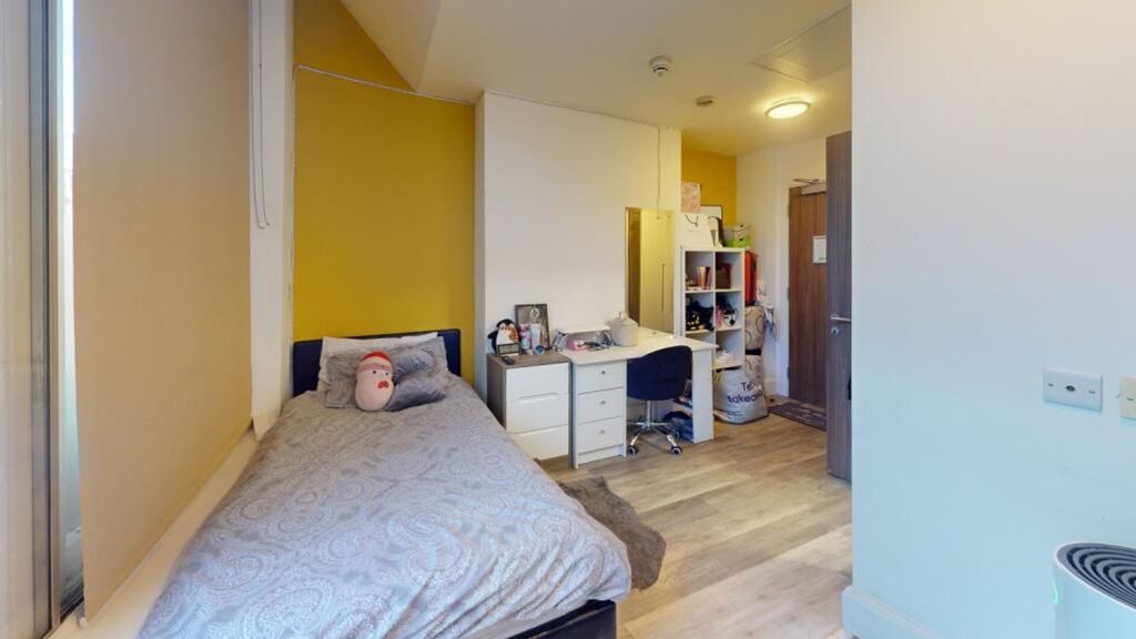 Property photo 1 of 4 This Cozy Single Bedroom Features A Comfortable Be...