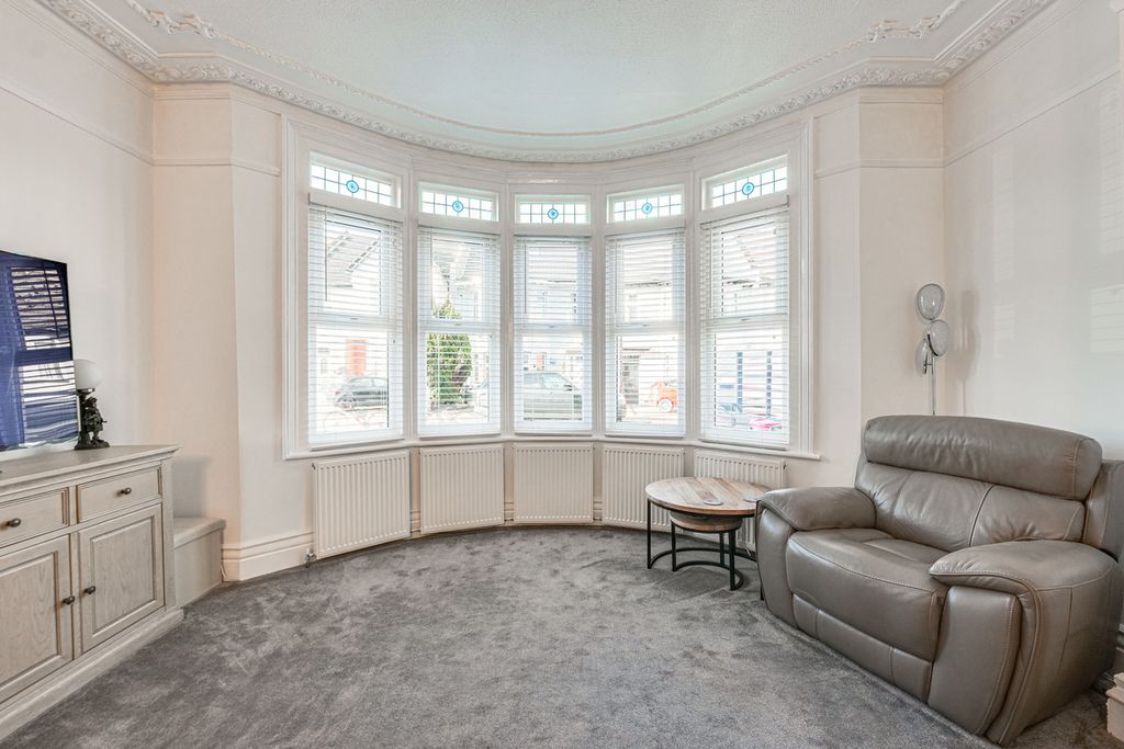 Property photo 2 of 20