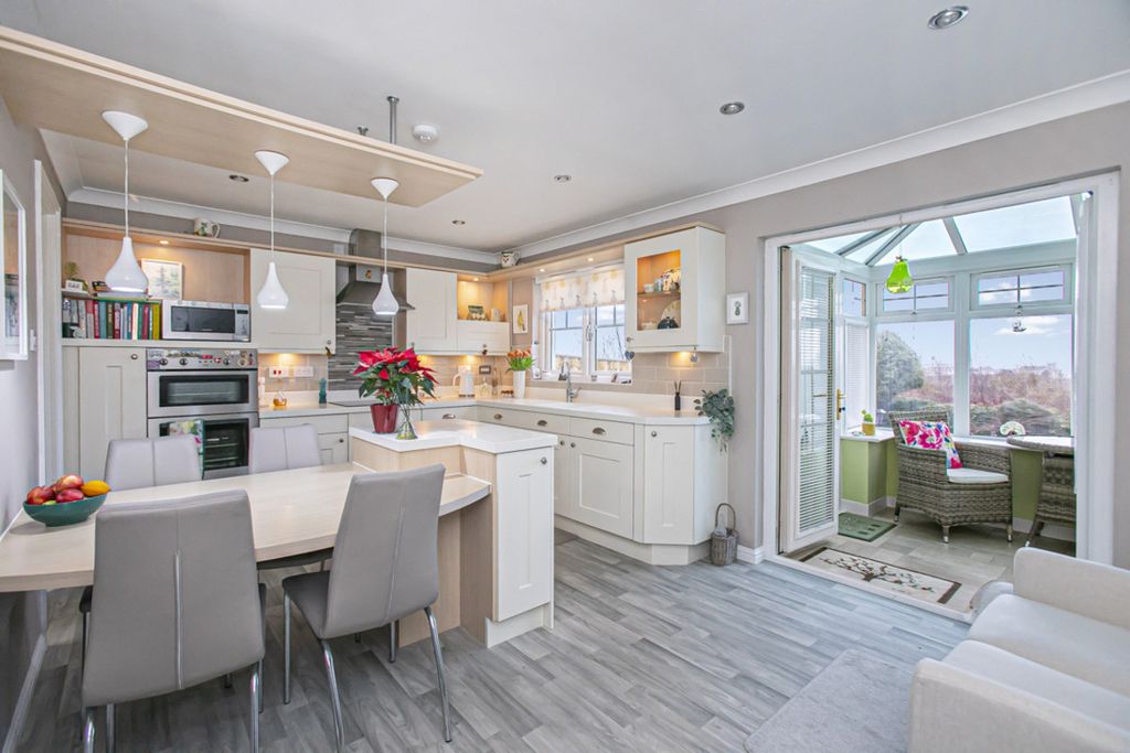 Property photo 3 of 33