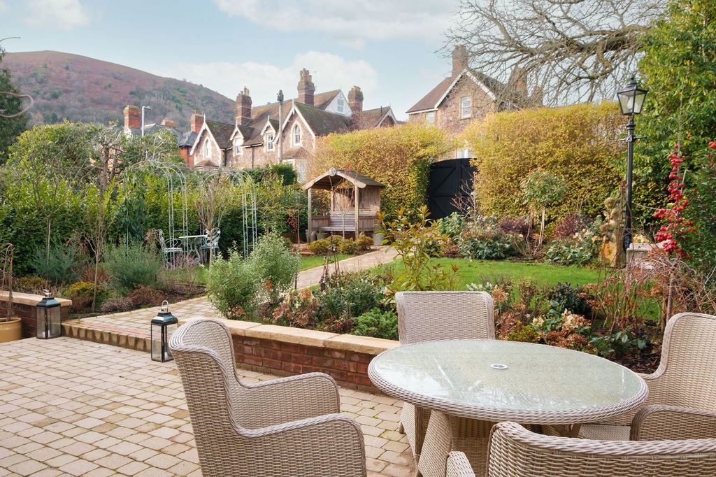 Property photo 3 of 33