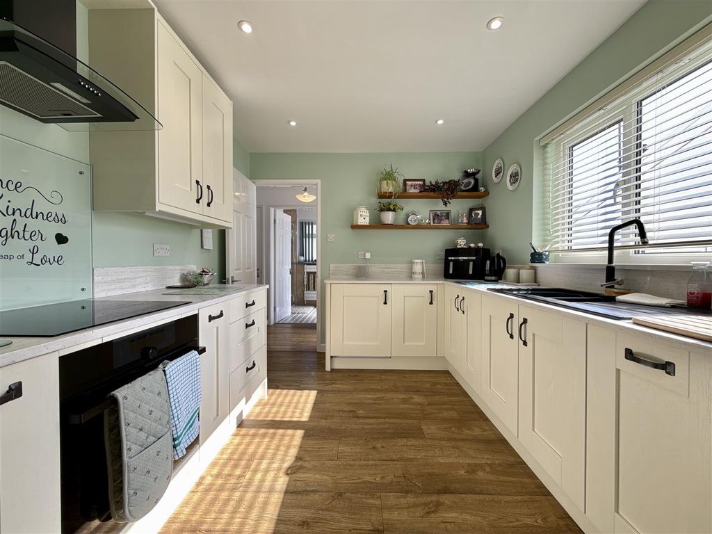 Property photo 2 of 13 Kitchen .Jpg