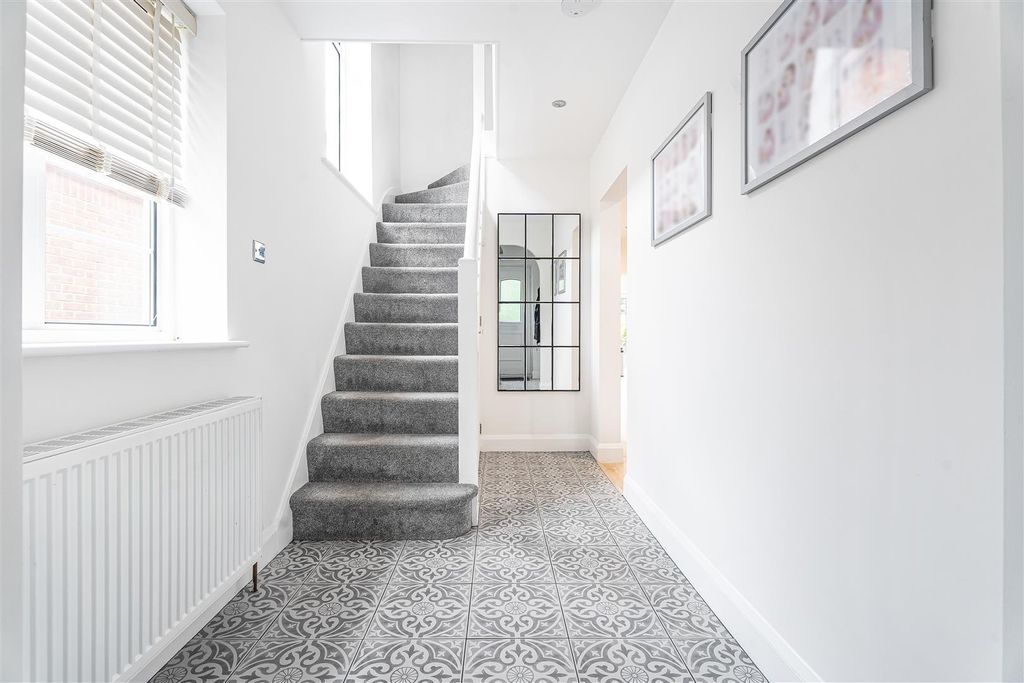 Property photo 2 of 18 10_70400.Jpg