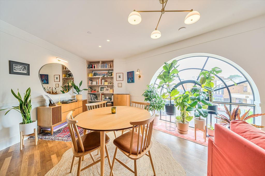 Property photo 1 of 13 Image
