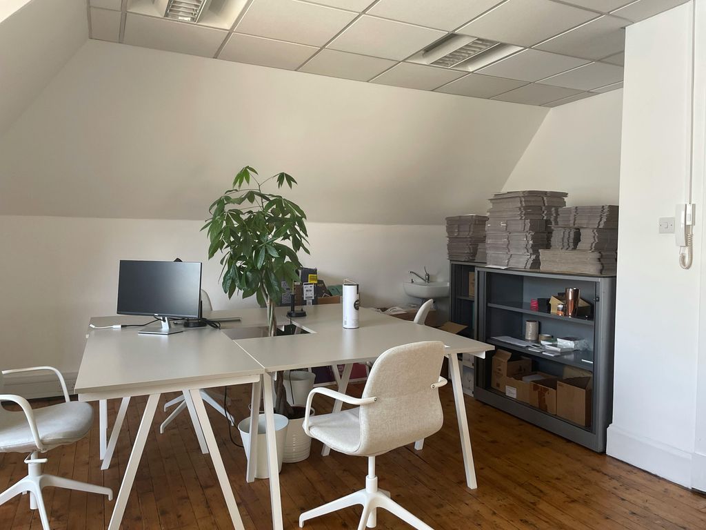 Property photo 3 of 10 Photo 2