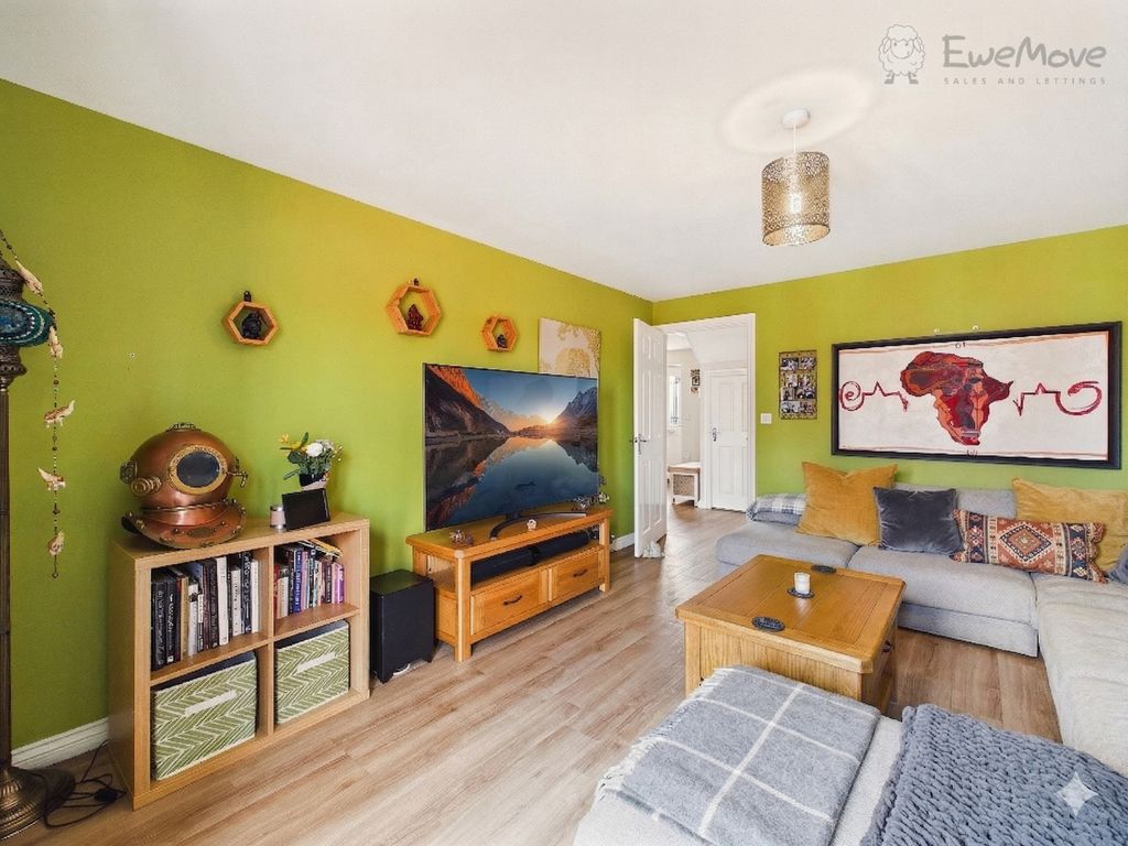 Property photo 3 of 16 Ewemove South Molton - 42 Beech Grove