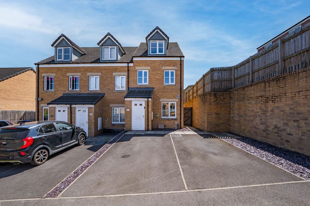 Property photo 1 of 32