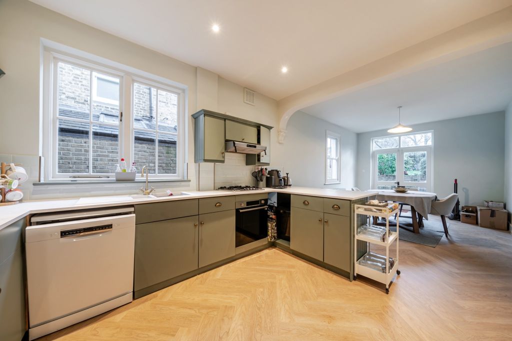 Property photo 3 of 21 1395849-8-6964d1F...