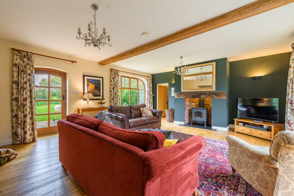 Property photo 2 of 60 Lounge