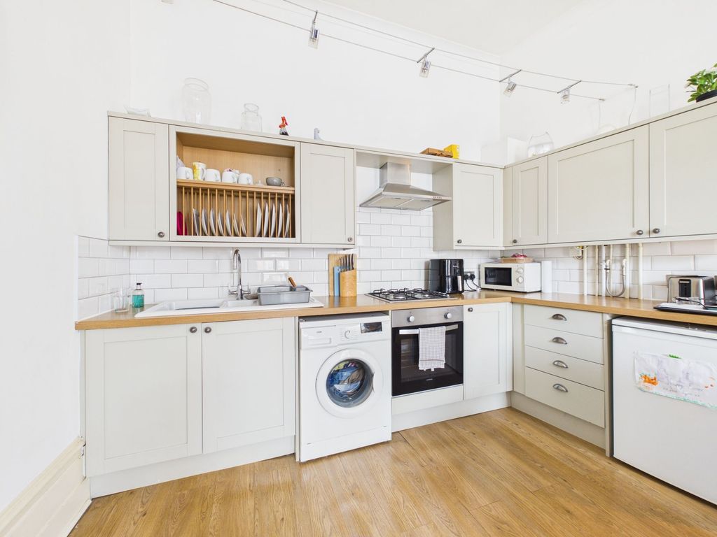 Property photo 3 of 7