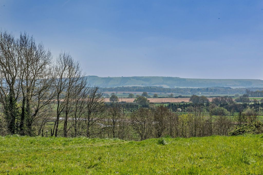 Property photo 2 of 10 Picture No. 06