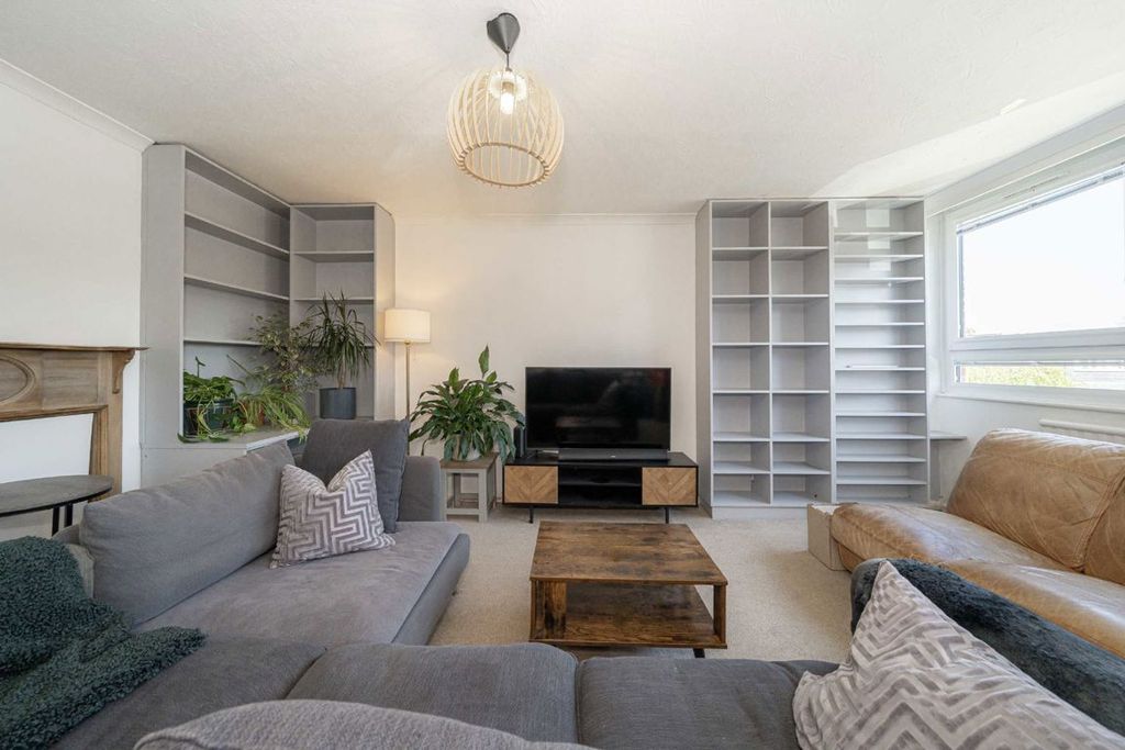 Property photo 2 of 6