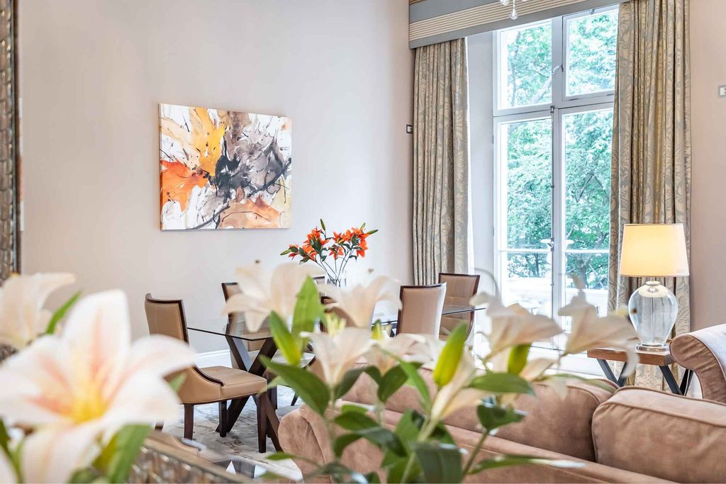 Property photo 3 of 17 Reception Space