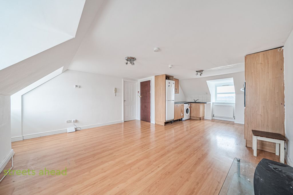 Property photo 3 of 14 A949Ac81-B06F-467...