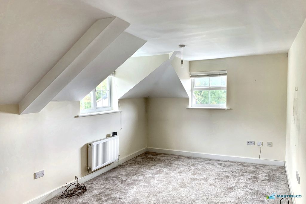 Property photo 2 of 8 Lounge 2