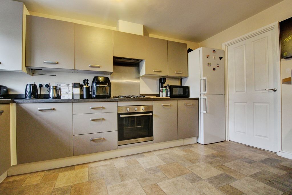 Property photo 3 of 14 Kitchen