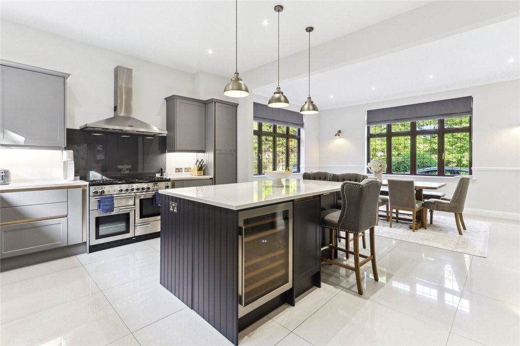Property photo 2 of 19 Kitchen Island