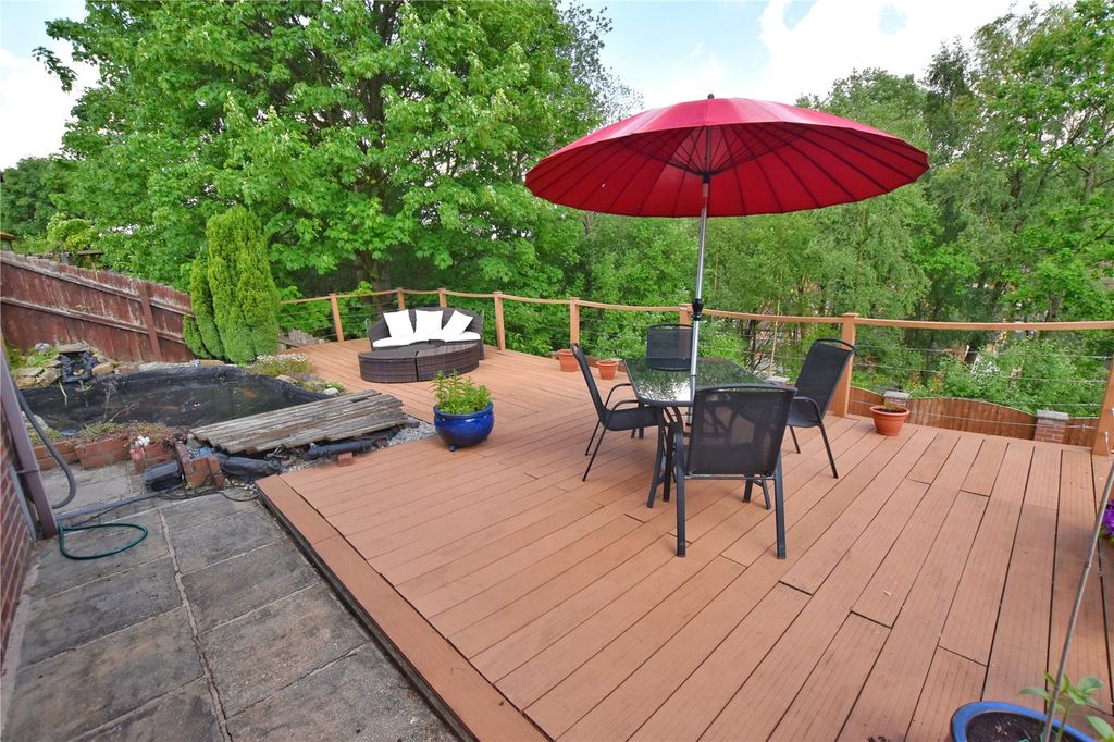 Property photo 3 of 21 Decking