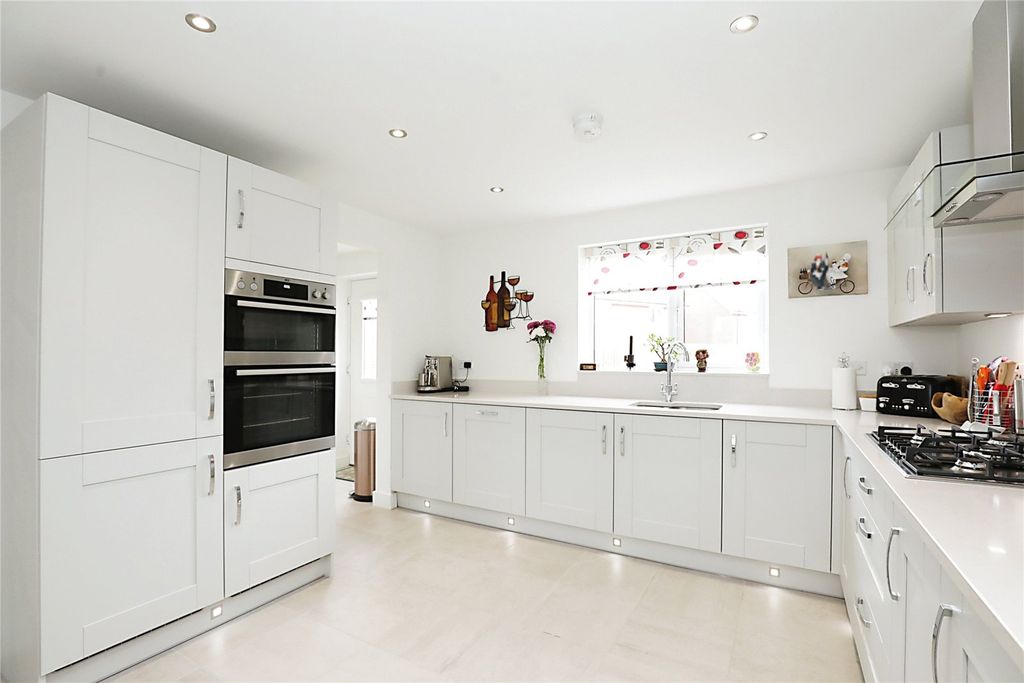 Property photo 3 of 16 Breakfast Kitchen