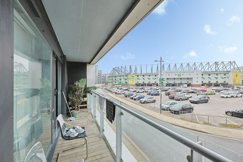 Property photo 2 of 14